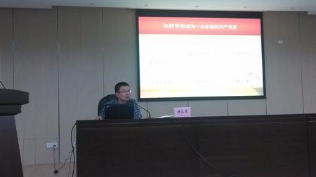 学院党委副书记钟江顺老师 学院党委副书记钟江顺老师